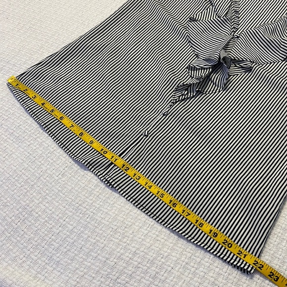 Karl Lagerfeld Paris Navy and White Striped Sleeveless Blouse size Medium - Picture 15 of 16